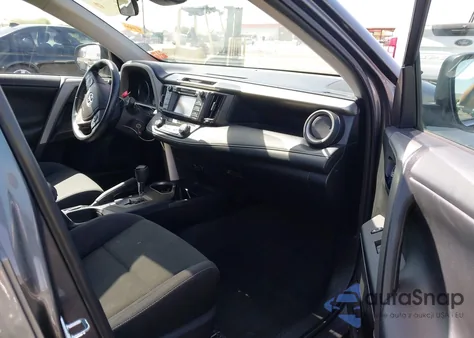 2017 Toyota Rav4 Xle z USA, uszkodzony, nr VIN 2T3RFREV3HW546118